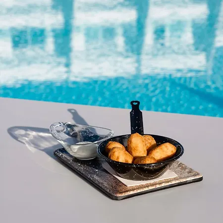 Radisson Blu Resort, Lanzarote Adults Only מלון