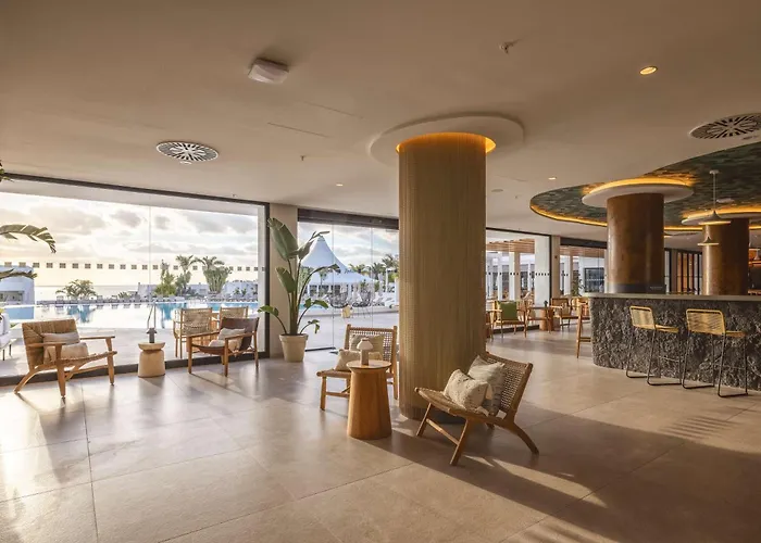فندق Radisson Blu Resort, Lanzarote Adults Only كوستا تاغيسي